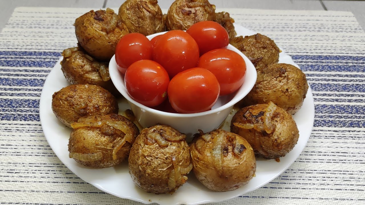 Засмажена картопля на сковорідці ,виходить така смачна і духовки не треба.Просто і смачно.