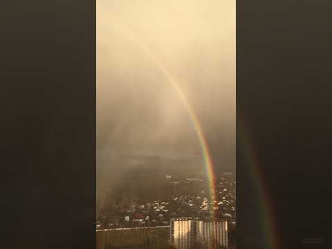 Видео: Rainbow and gold sky #aesthetics #sky #monstax #thedreaming