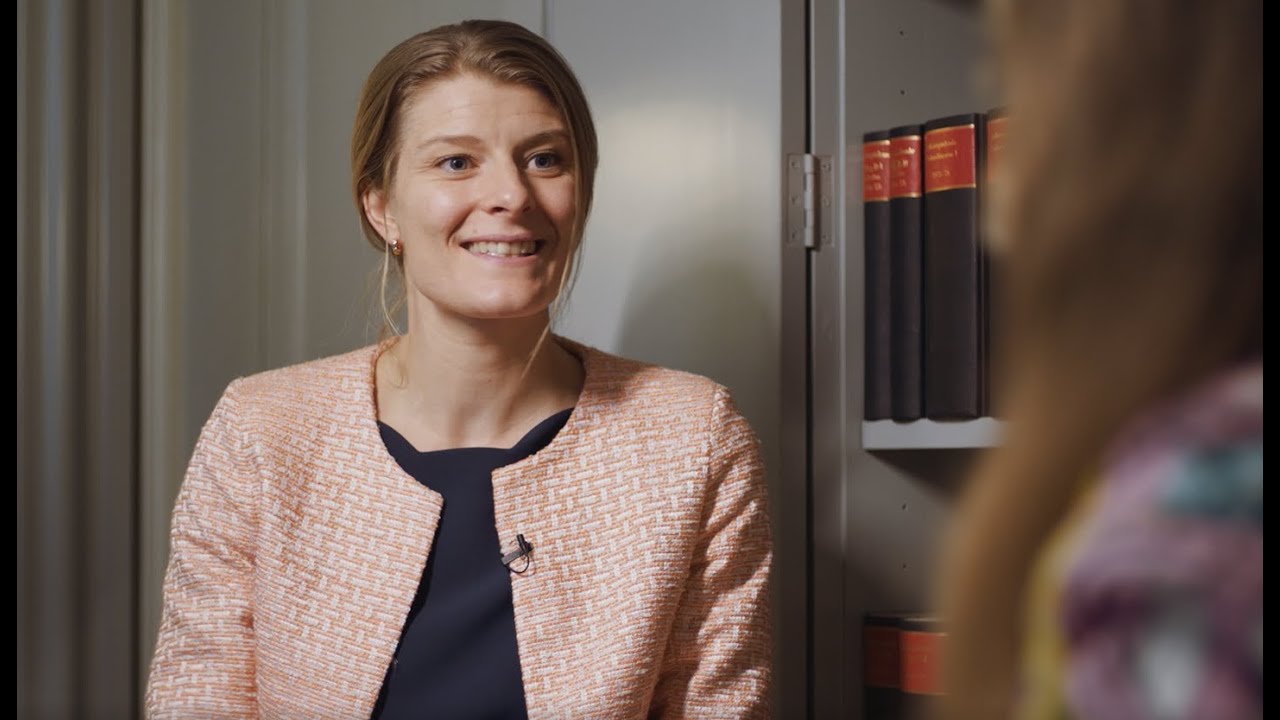 Anna Lidell møder kulturministeren: Tech-giganter og ophavsret - YouTube