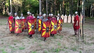 Метание двух римских пилумов из строя / Throwing two Roman pila from the formation of legionnaires