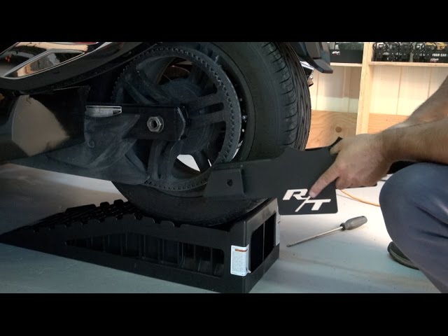RT Can Am Spyder - Attache Remorque installation - Spyder TV - YouTube