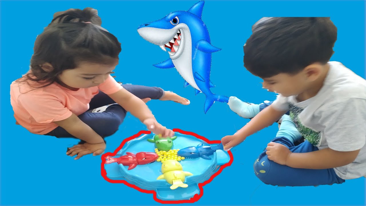 Ayşe Ebrar ve Furkan Köpek Balığı Saldırısı Oyunu Oynuyor ! - YouTube