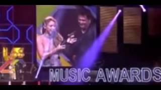 Shakira U0026 Carlos Vives   La Bicicleta Premios 40  Awards 2016
