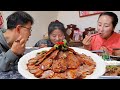 【丹霞春姐】480买两块牛腱子肉，春姐做压牛肉，蘸着料汁吃，真过瘾