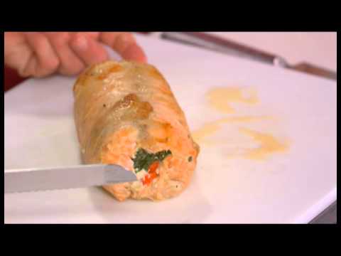 Video: Rotolo Festivo Di Calamari Con Salsa Di Salmone