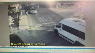 Trenin Minibüse Çarptığı Anlar Kamerada