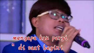 sule nyanyi lagu, rindu serindu rindunya,  di ini talk show.  Bagus skali suara nya