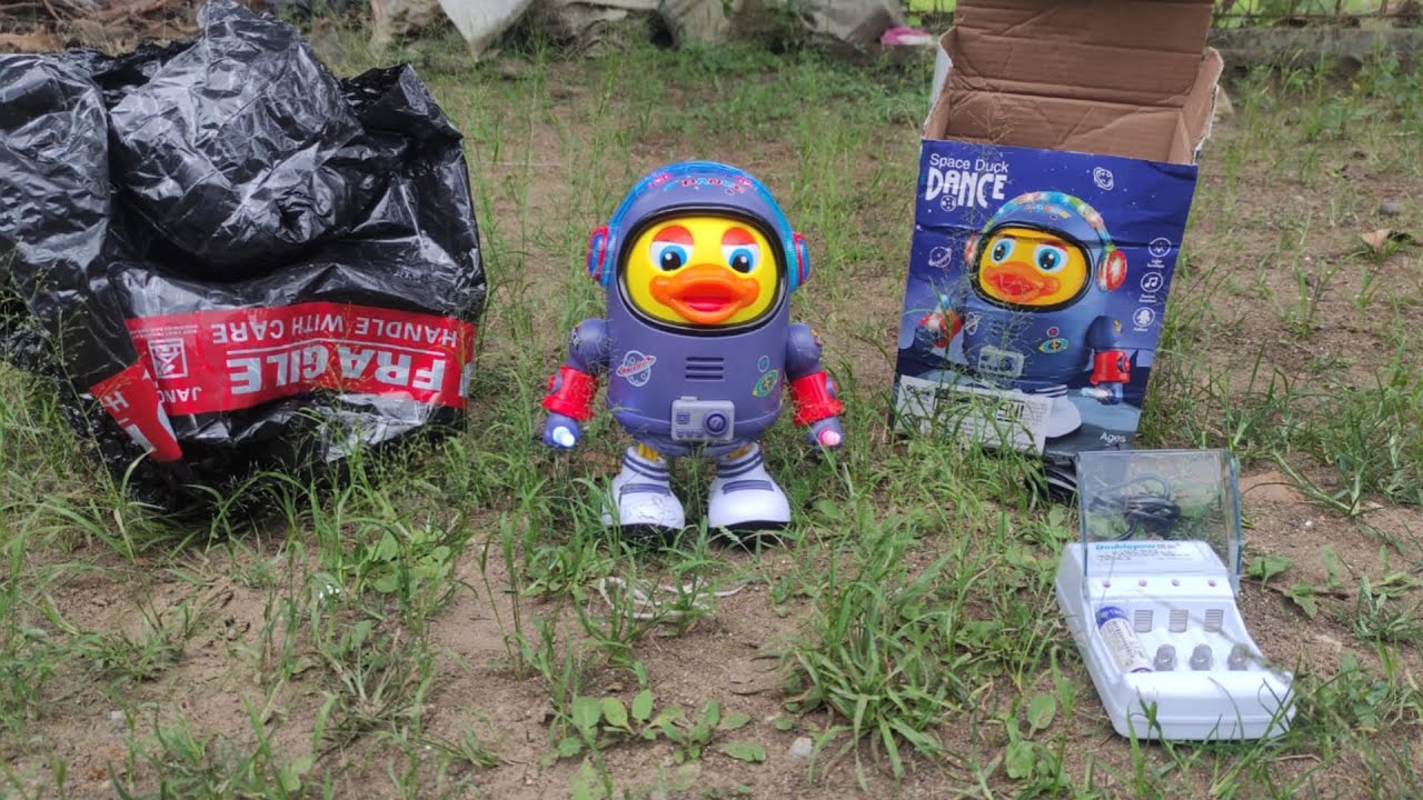 SERU JUGA. . Unboxing mainan robot bebek astronot bisa joget