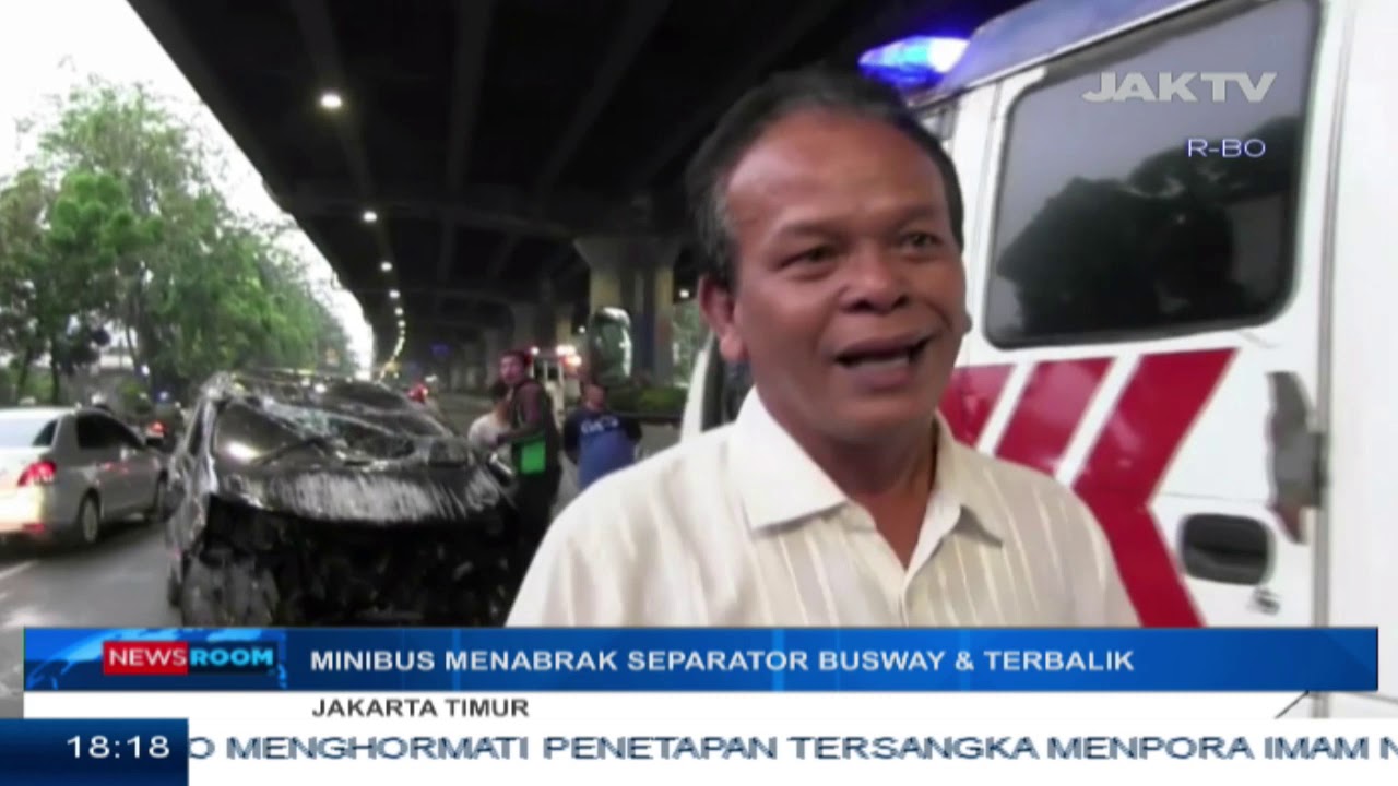 Minibus Menabrak Separator Busway & Terbalik kesehatan masyarakat ui