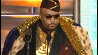 Solomon Burke accepts award Rock and Roll Hall of Fame Inductions 2001