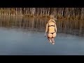Çıplak Rus, Donmuş Göle Atladı Bacağını Kırdı - Viral Olmuş Videolar