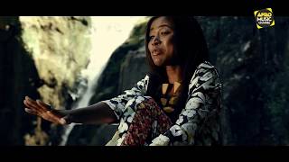 Isidora Campos- Teimoso Coração | Oficial Music Video