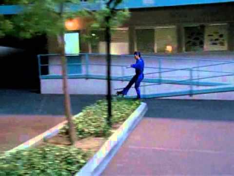 Malcolm in the Middle S01E09 We are the Champions Rollerskate Dance