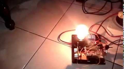 Mengendalikan Lampu (220 VAC) menggunakan Arduino dan Sensor Ultrasonik