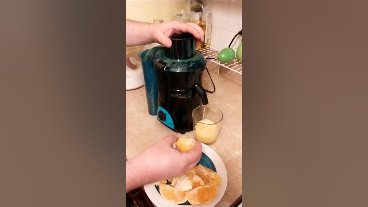 Oster Juice and Blend 2 Go Compact Juice Extractor and Personal Blender