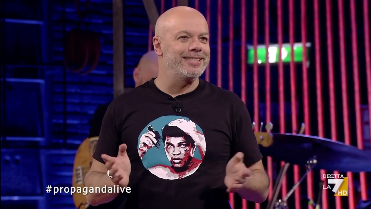 Una telefonata inaspettata interrompe la diretta: 