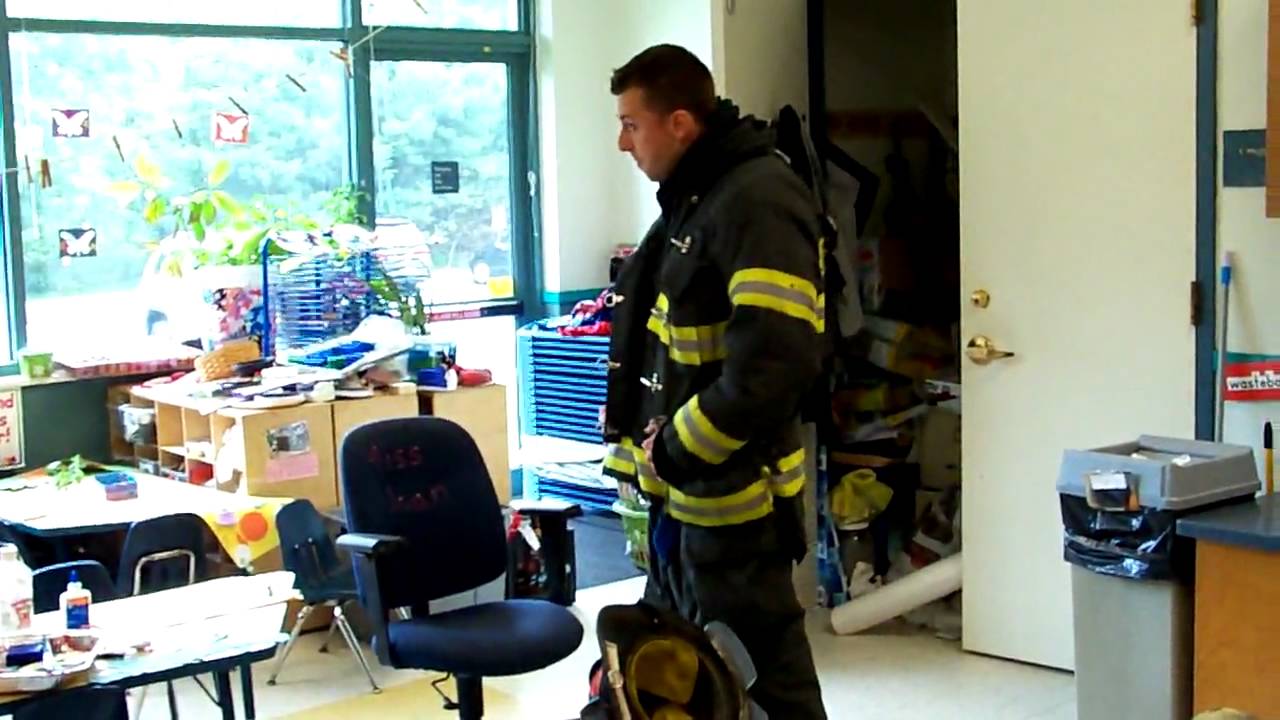 fireman teaches fire safety to Katz JCC students