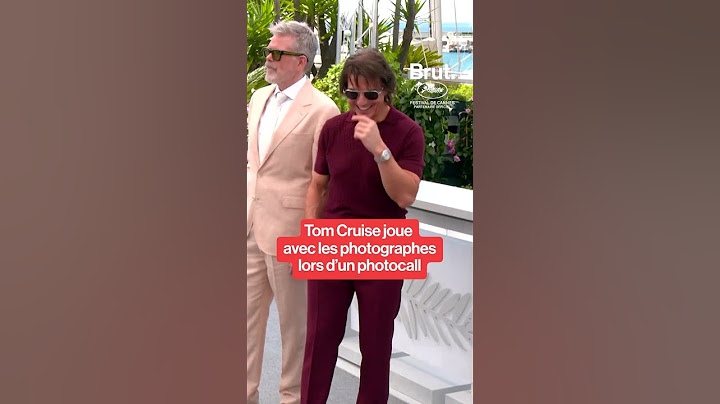 Tom Cruise joue avec les photographes (et ses lunettes) lors d’un photocall à Cannes.