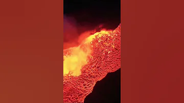 بركان سبحان الله صار كانه نهر من نار 