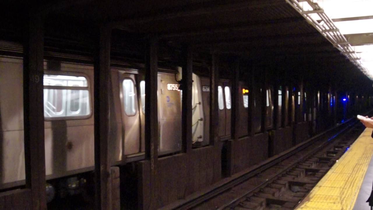 MTA NYC Subway Q train passing 49th St - YouTube