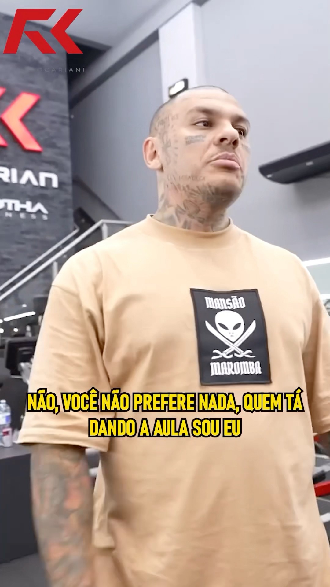 TATI CARIANI SE DEU MAL COM ESSE PROFESSOR! ? #taticariani #renatocariani #toguro #legday #treino