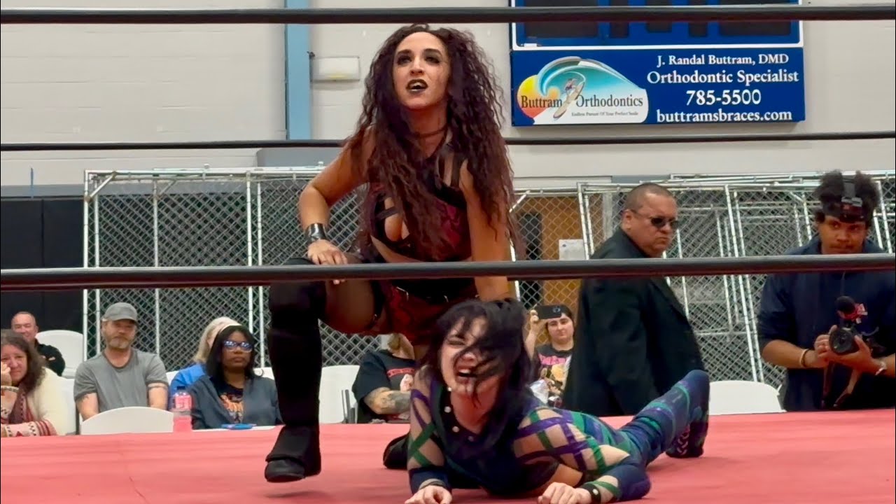 Brooklyn Barrett vs Labrava Escobar