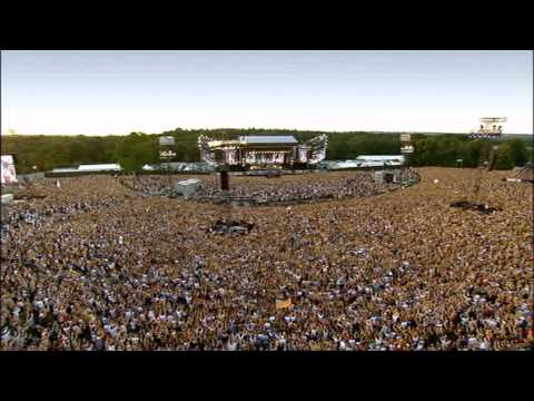 Robbie Williams - We Will Rock You ( Live at Knebworth )