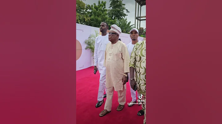 SIR KOLLINGTON AYINLA AT THE BURIAL OF ALH. SULEIMAN ATANDA OBASA