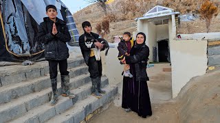 Download Lagu Van aarde graven tot hoop weven | Het dagelijks leven van een nomadische moeder MP3