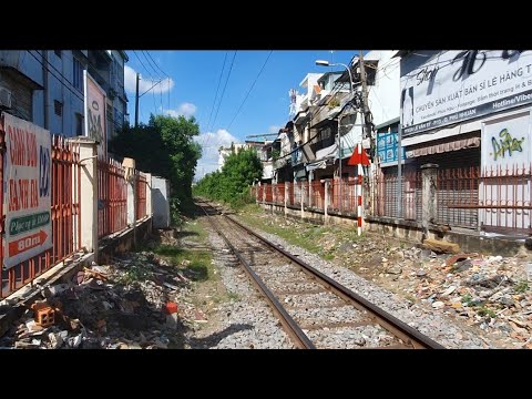 Video Đường rầy xe lửa cổng số 6 quận Phú Nhuận , dọc theo... - youtube