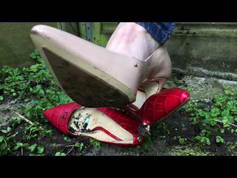 Lets give these red heels some more  👠 By Denise
