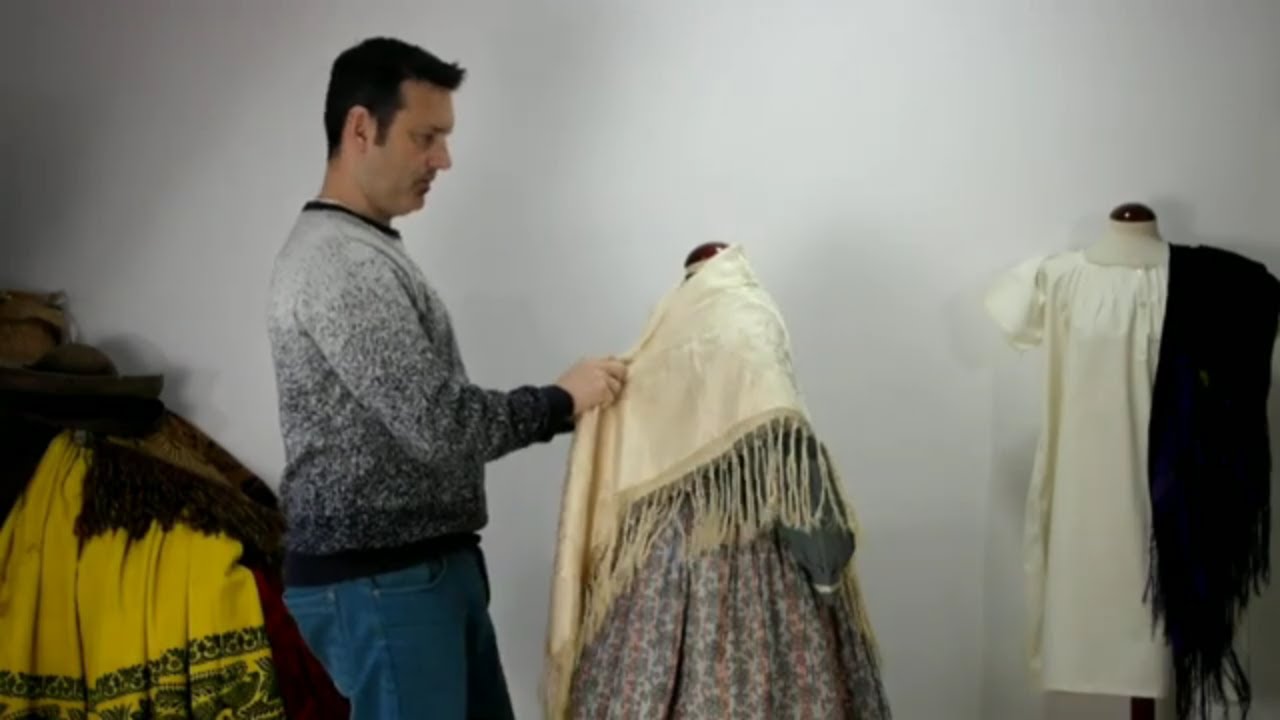 Cómo colocar correctamente un mantón