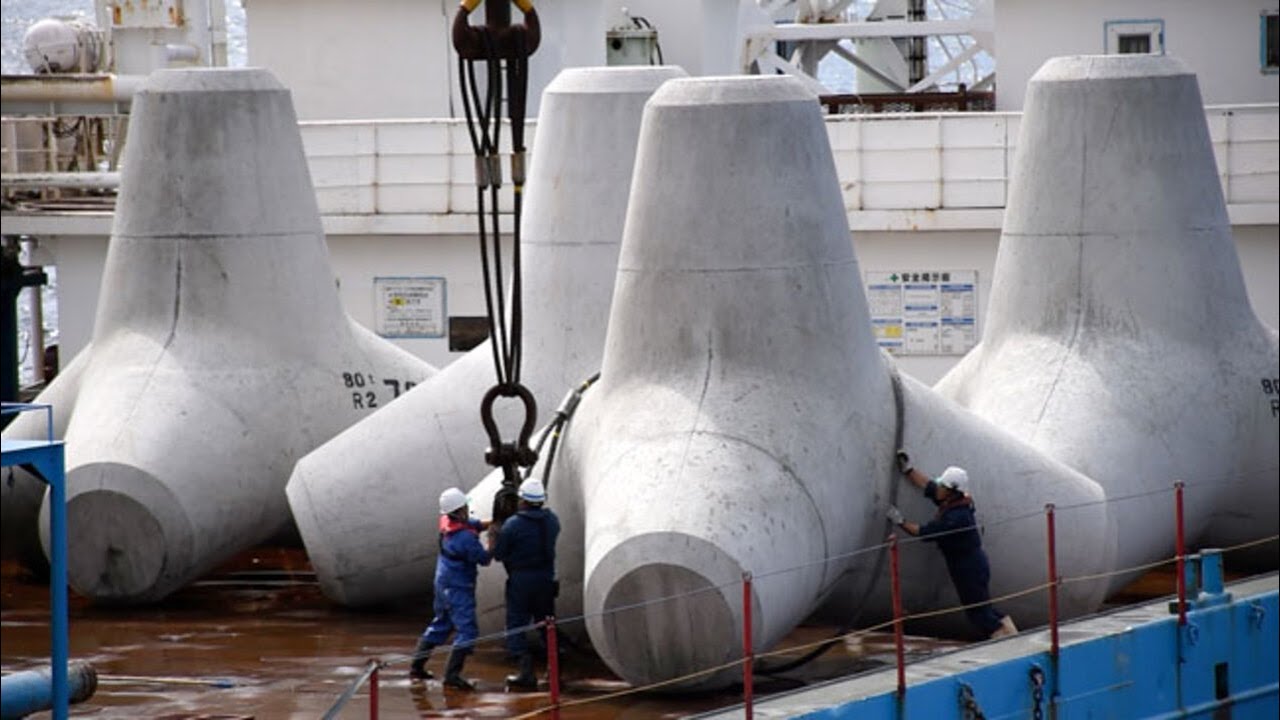 留萌港に巨大消波ブロック 日本最大80トン 15年かけ完了 - YouTube