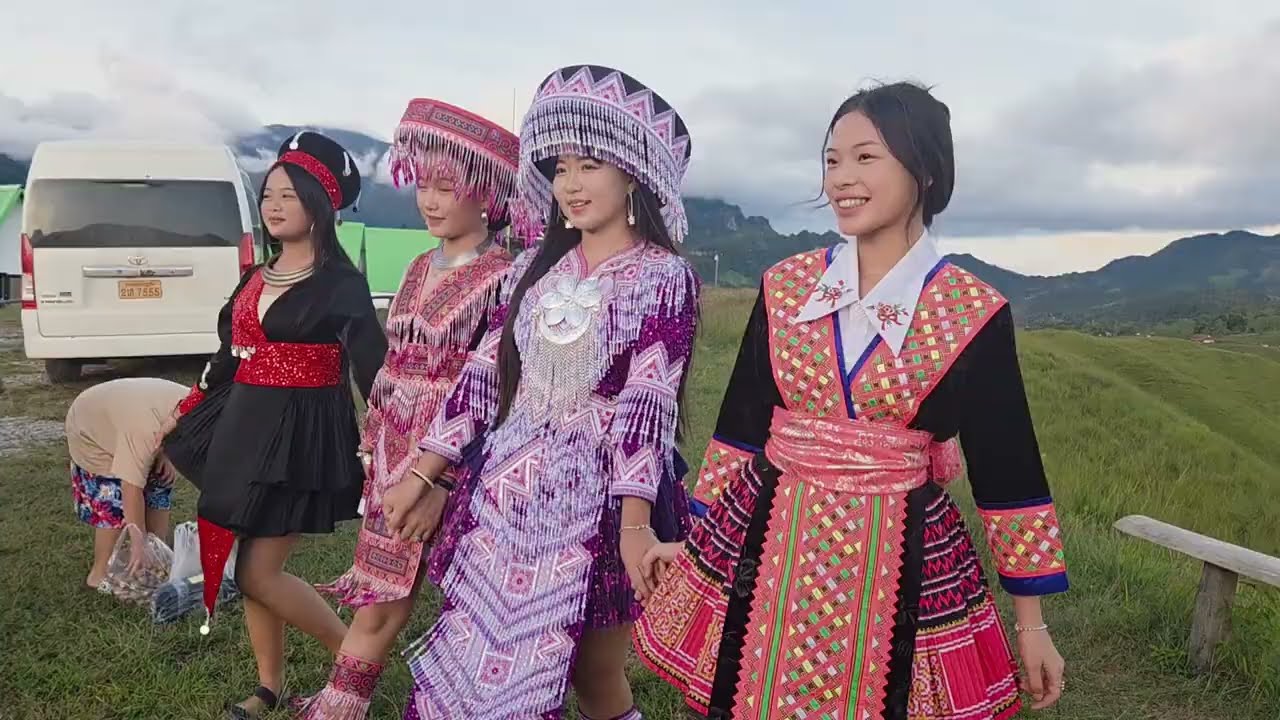 Coj me ntxhais paj vawm mus ncig Moos Cab 09/23/2025