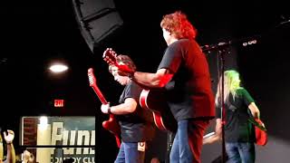 Chris Maynard Working With The Outlaws