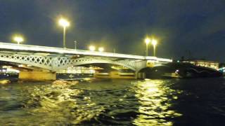 San Petersburgo - Paseo fluvial nocturno por los canales y el río Neva, puentes levadizos