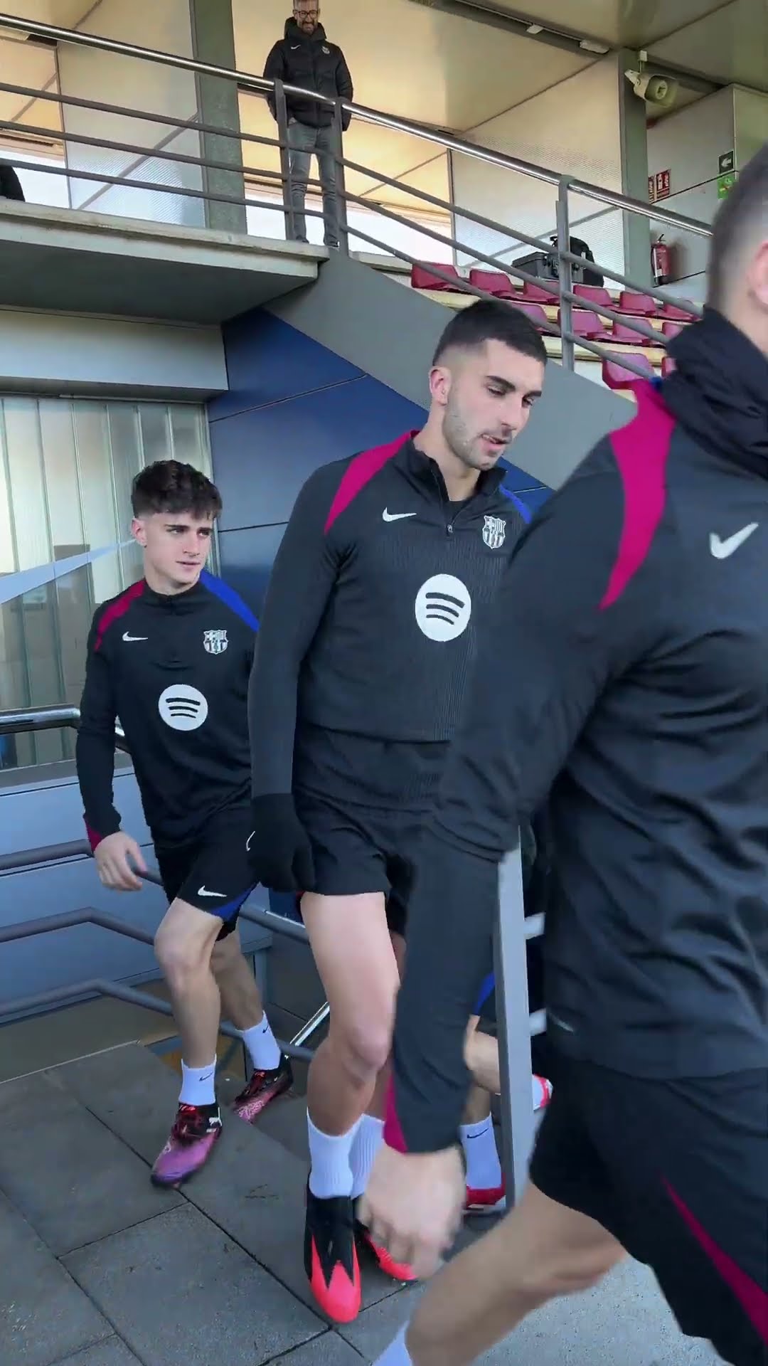 If your comment gets 0 likes we will follow you ? #fcbarcelona #shorts #football