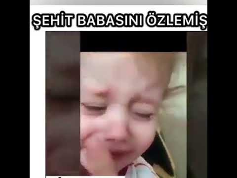 Şehit babasını özleyen bebek