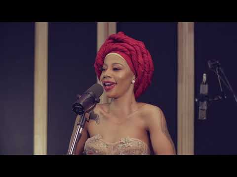 kelly-khumalo---kuyenyukela-(studio-session)