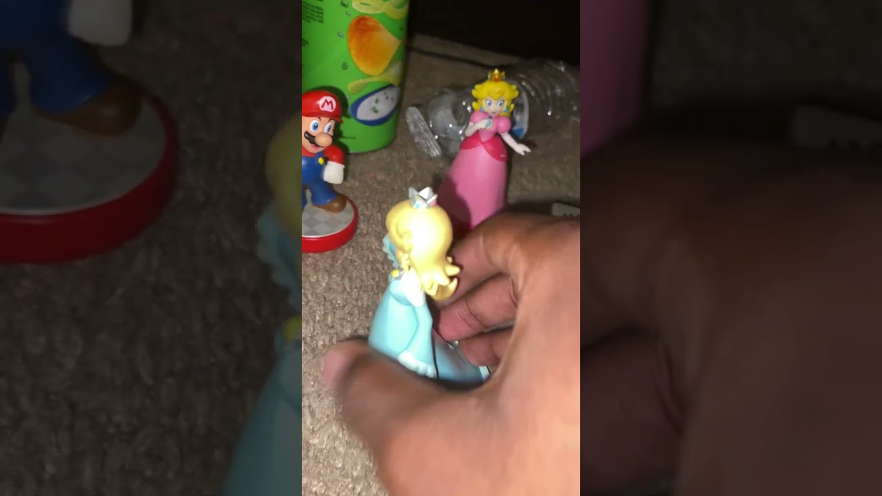 Rosalina watches the Paramount DVD Logo