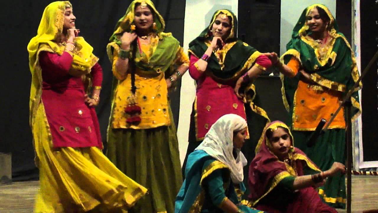 Giddha performance at Thapar University, Saturnalia-2012 - YouTube