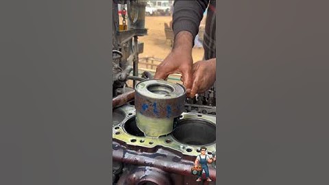 heavy engine piston fitting #how #engine #mechanic #automobile #shortvideo #shorts #facts