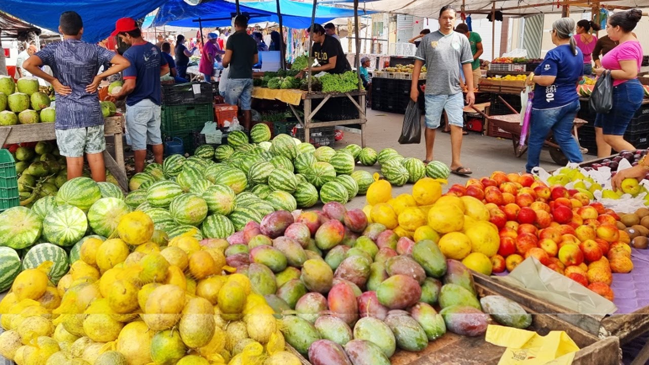 NA FEIRA É R$ 10,00 O FRANGO. FRUTAS E VERDURAS DE ATÉ R$ 1,00. CUSTO ...
