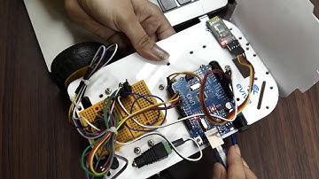 control an Arduino Robot using hand signals and PictoBlox AI