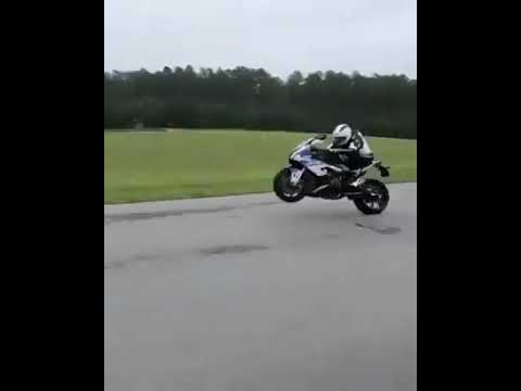 BMW S1000RR VS BMW M5