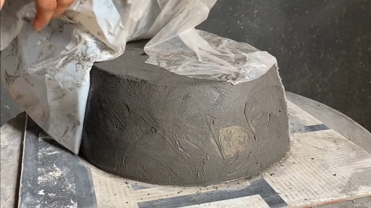 Ideia incrível pra fazer vaso de cimento em casa.