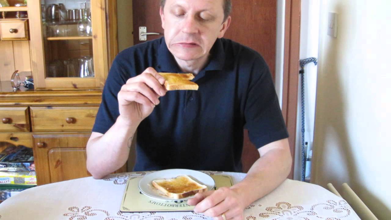 Watch me eat 3 Toast(with butter) YouTube