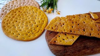 Iranian traditional crispy flat breadنان قاق مشهدی، نان شیرین سنتی بدون خمیر مایه با مواد کم