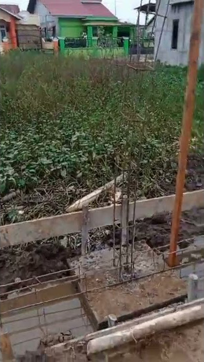 Begini Pondasi Rumah Beton di Tanah Gambut Kalimantan #shorts #rumah #gambut #pondasi