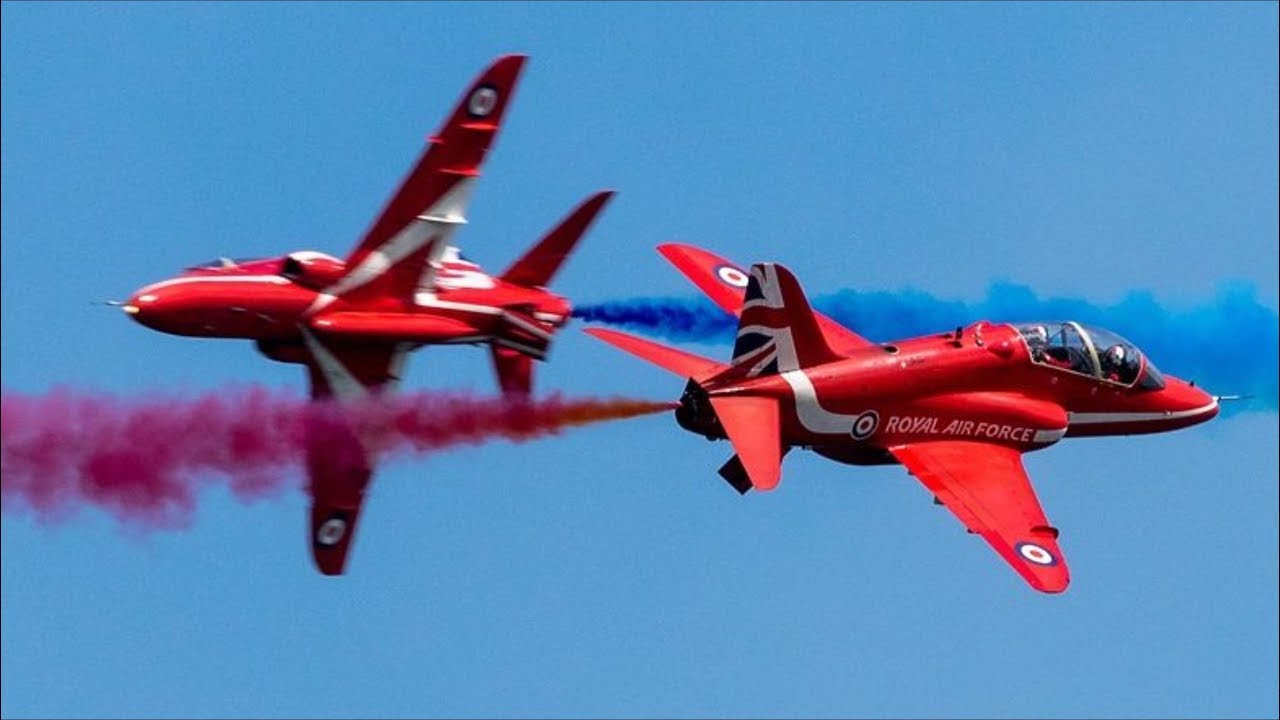 øge spyd Sudan RAF Red Arrows | Formation Aerobatic Display Flight at AFW Airshow |  Takeoff, Landing, Low Passes - YouTube